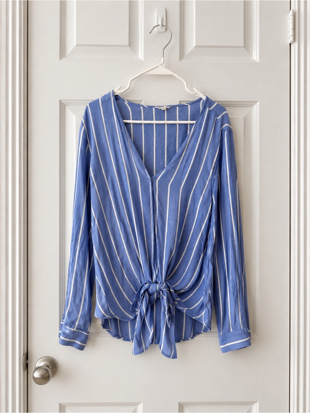 Max Studio Blue White Stripe Tie-Front Hem Top V-Neck Long Sleeve  Stitch Fix XL